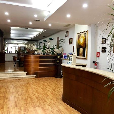 Hotel La Bussola アンツィオ エクステリア 写真