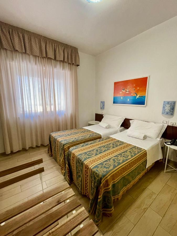 Hotel La Bussola アンツィオ エクステリア 写真
