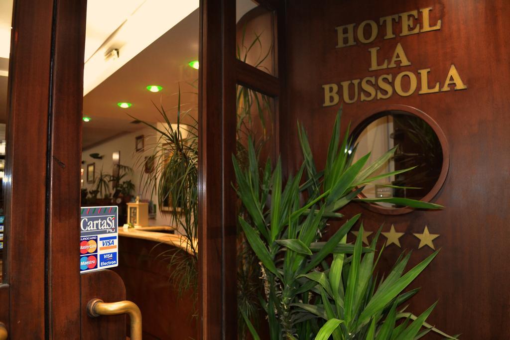 Hotel La Bussola アンツィオ エクステリア 写真